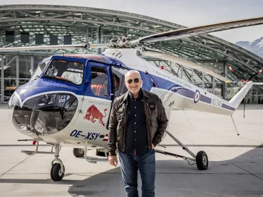 00_header_siegfried_schwarz_ehemaliger_chefpilot-helikopter_the_flying_bulls_photo_by_mirja_geh_2024.jpg