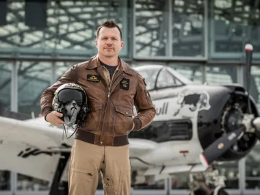 00_header_miguel_hochleitner_pilot_the_flying_bulls_photo_by_mirja_geh_2024.jpg