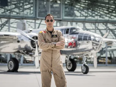 00_header_ludwig_reiter_pilot_the_flying_bulls_photo_by_mirja_geh_2024.jpg