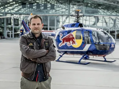 01_header_mirko_flaim_chefpilot-helikopter_the_flying_bulls_photo_by_mirja_geh_2024.jpg