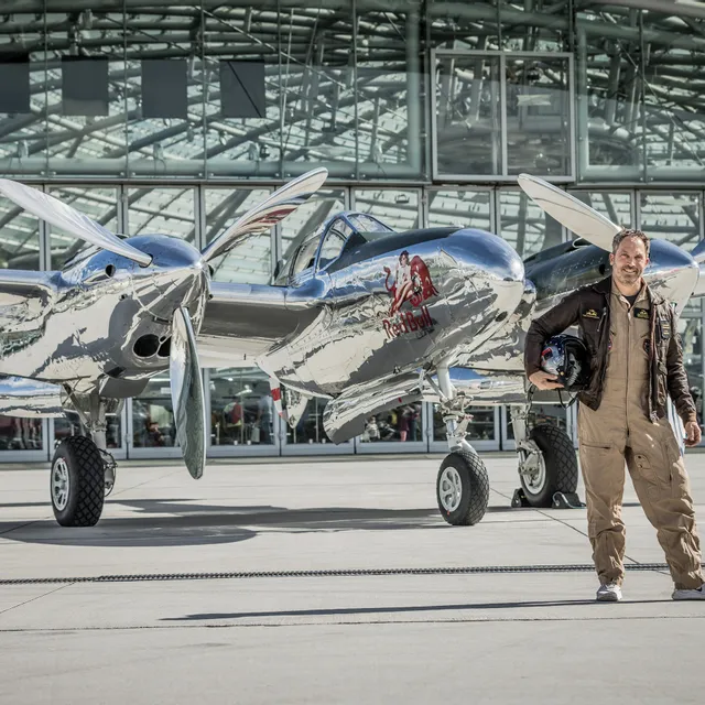 02_raimund_riedmann_chefpilot_the_flying_bulls_photo_by_mirja_geh_2024.jpg