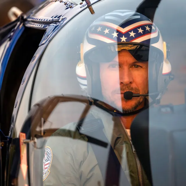 Felix Baumgartner bereitet sich auf einen Flug vor