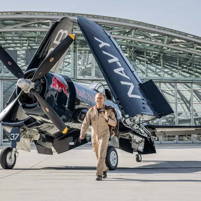 02_eric_goujon_pilot_the_flying_bulls_photo_by_mirja_geh_2024.jpg