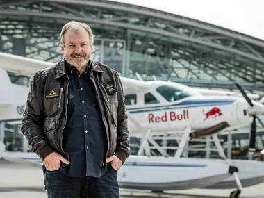 00_header_hans_pallaske_pilot_the_flying_bulls_photo_by_mirja_geh_2024.jpg