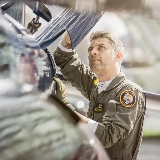 04_stefan_doblhammer_pilot_the_flying_bulls_photo_by_mirja_geh_2024.jpg