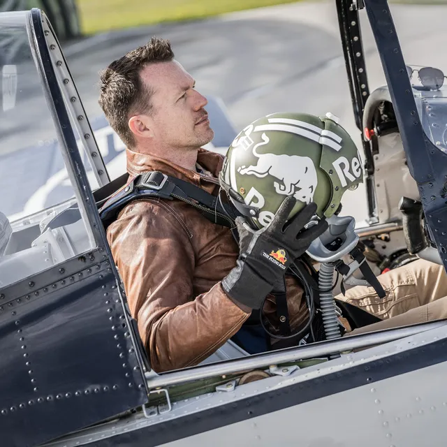 10_miguel_hochleitner_pilot_the_flying_bulls_photo_by_mirja_geh_2024.jpg