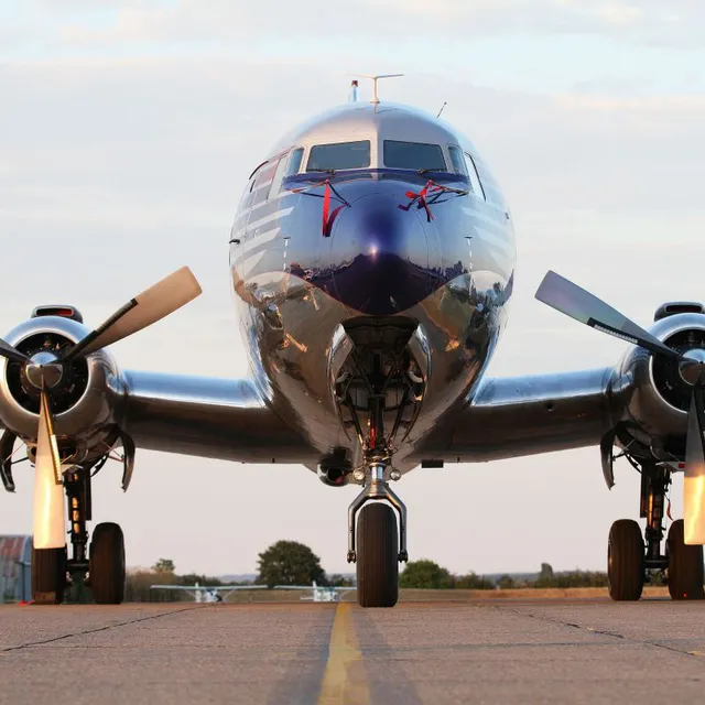 40_douglas_dc-6b_the_flying_bulls_photo_by_joerg_adam.jpg