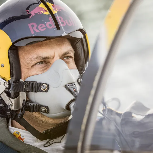 06_stefan_doblhammer_pilot_the_flying_bulls_photo_by_mirja_geh_2024.jpg