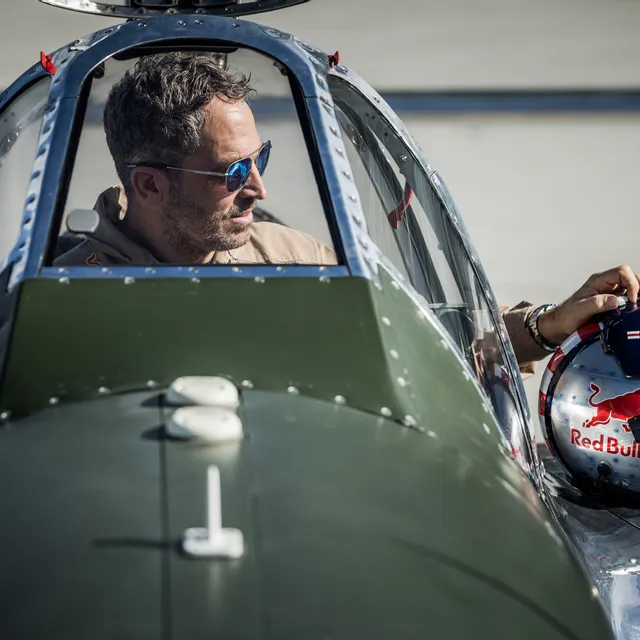 07_raimund_riedmann_chefpilot_the_flying_bulls_photo_by_mirja_geh_2024.jpg
