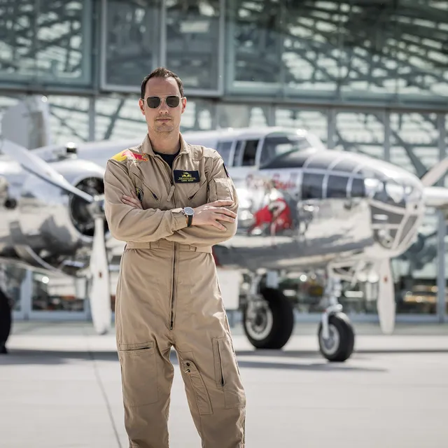 00_header_ludwig_reiter_pilot_the_flying_bulls_photo_by_mirja_geh_2024.jpg