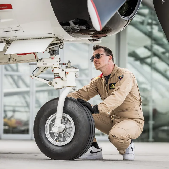 06_miguel_hochleitner_pilot_the_flying_bulls_photo_by_mirja_geh_2024.jpg
