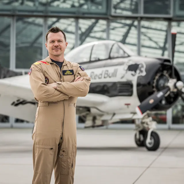 04_miguel_hochleitner_pilot_the_flying_bulls_photo_by_mirja_geh_2024.jpg