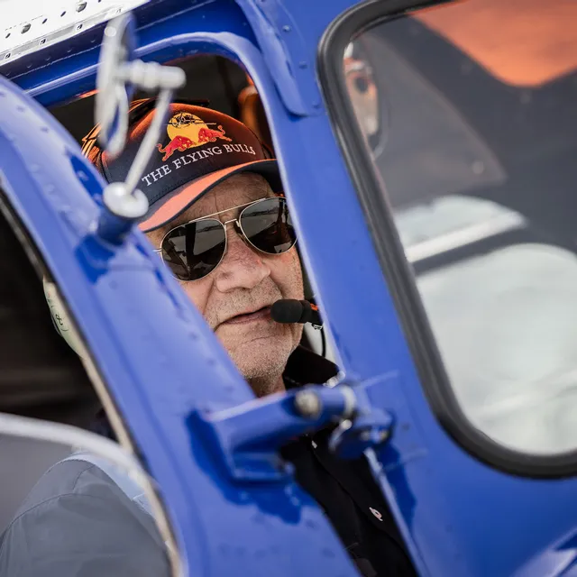 07_siegfried_schwarz_ehemaliger_chefpilot-helikopter_the_flying_bulls_photo_by_mirja_geh_2024.jpg